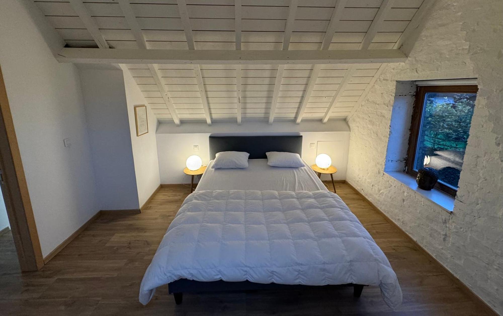 De Veldmuis, Met Mooie Speelhoek En Speelhuis *